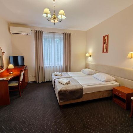 Hotel Restauracja Leliwa Przeworsk Extérieur photo