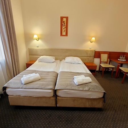 Hotel Restauracja Leliwa Przeworsk Extérieur photo