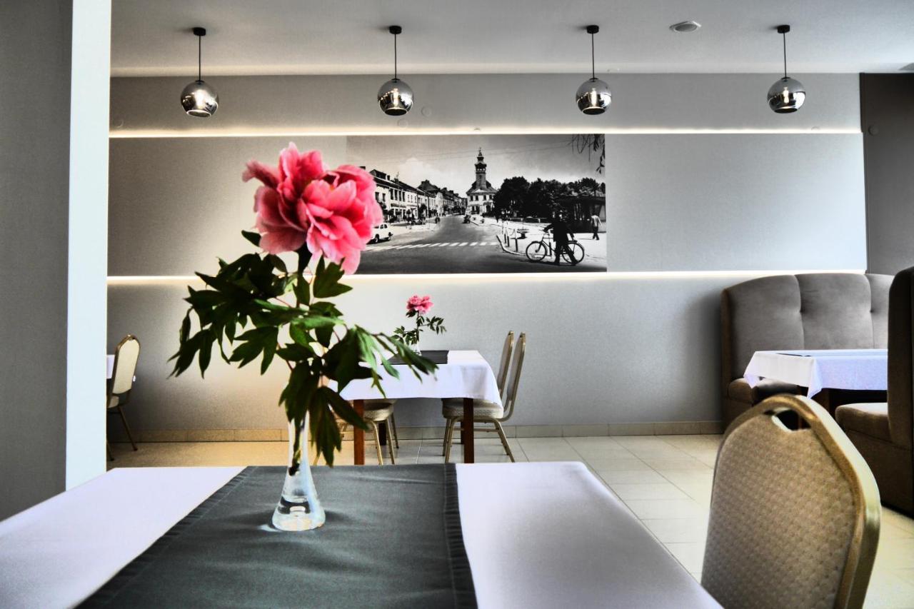 Hotel Restauracja Leliwa Przeworsk Extérieur photo