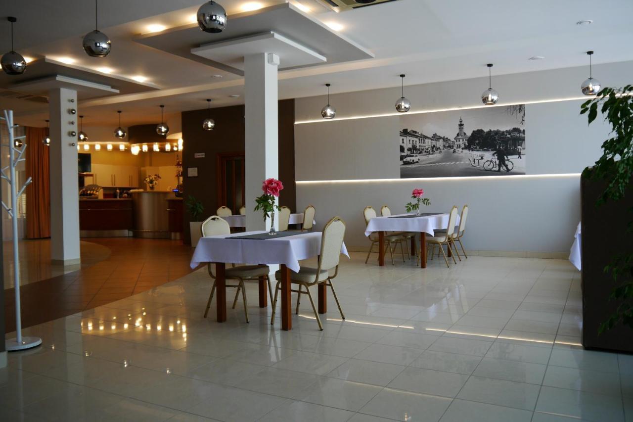 Hotel Restauracja Leliwa Przeworsk Extérieur photo