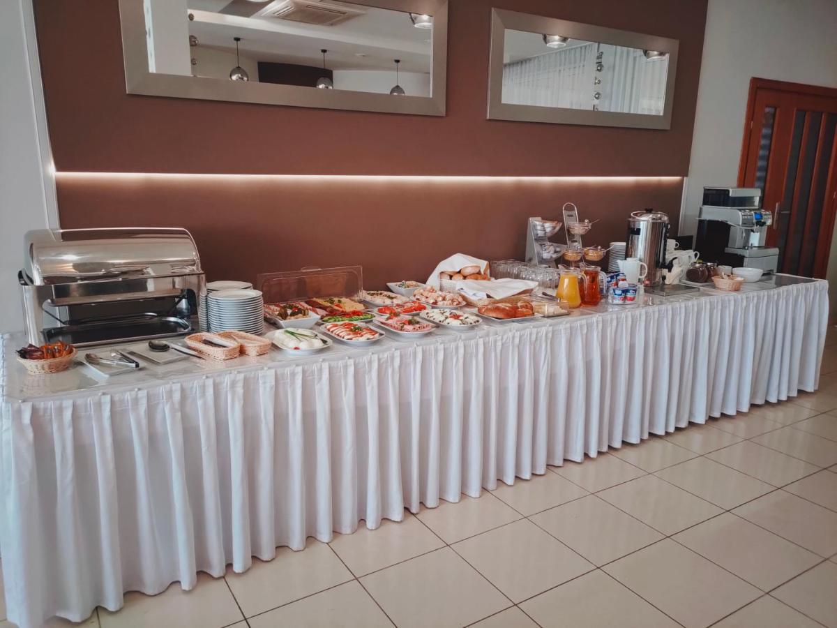 Hotel Restauracja Leliwa Przeworsk Extérieur photo