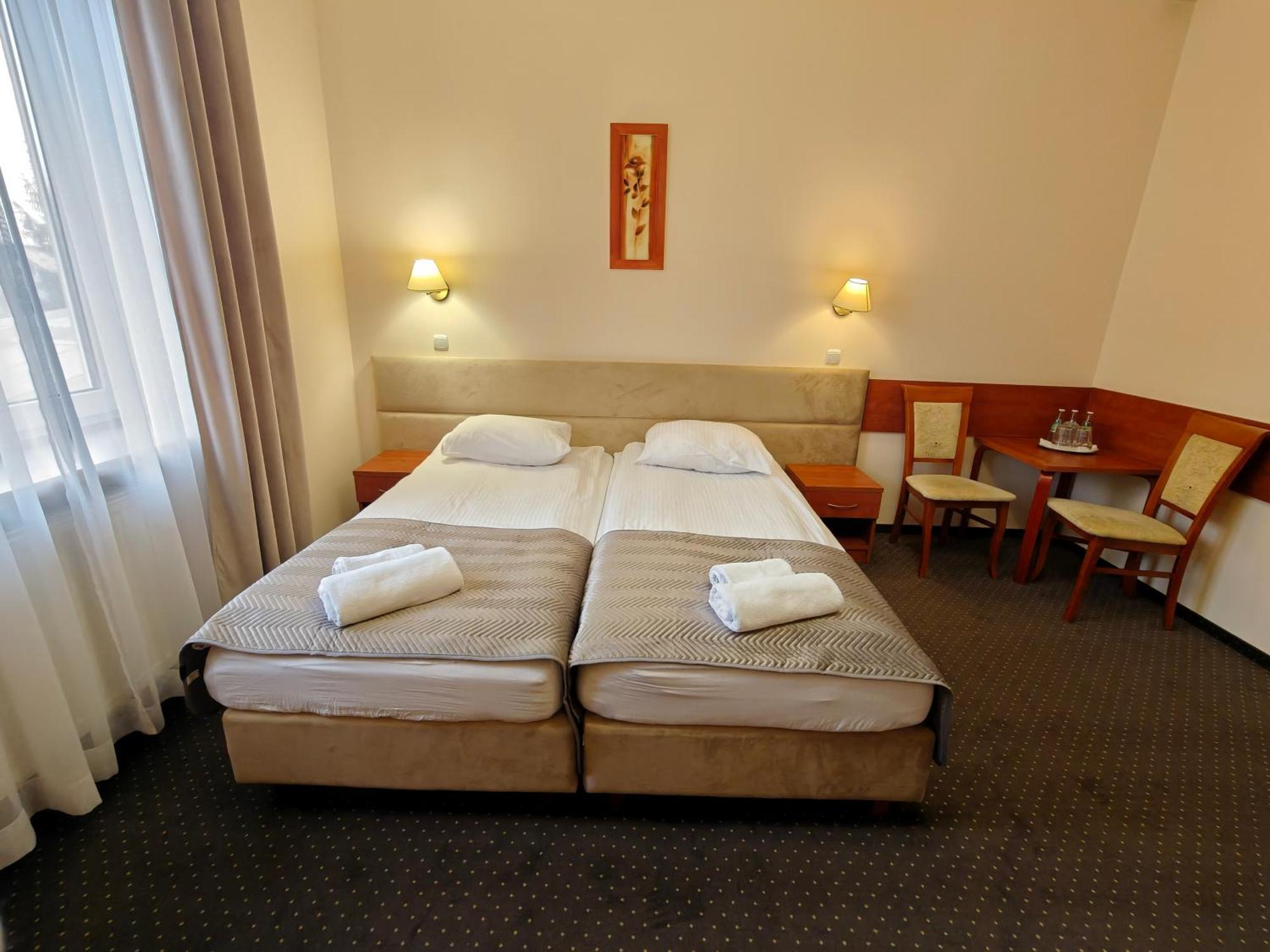 Hotel Restauracja Leliwa Przeworsk Extérieur photo