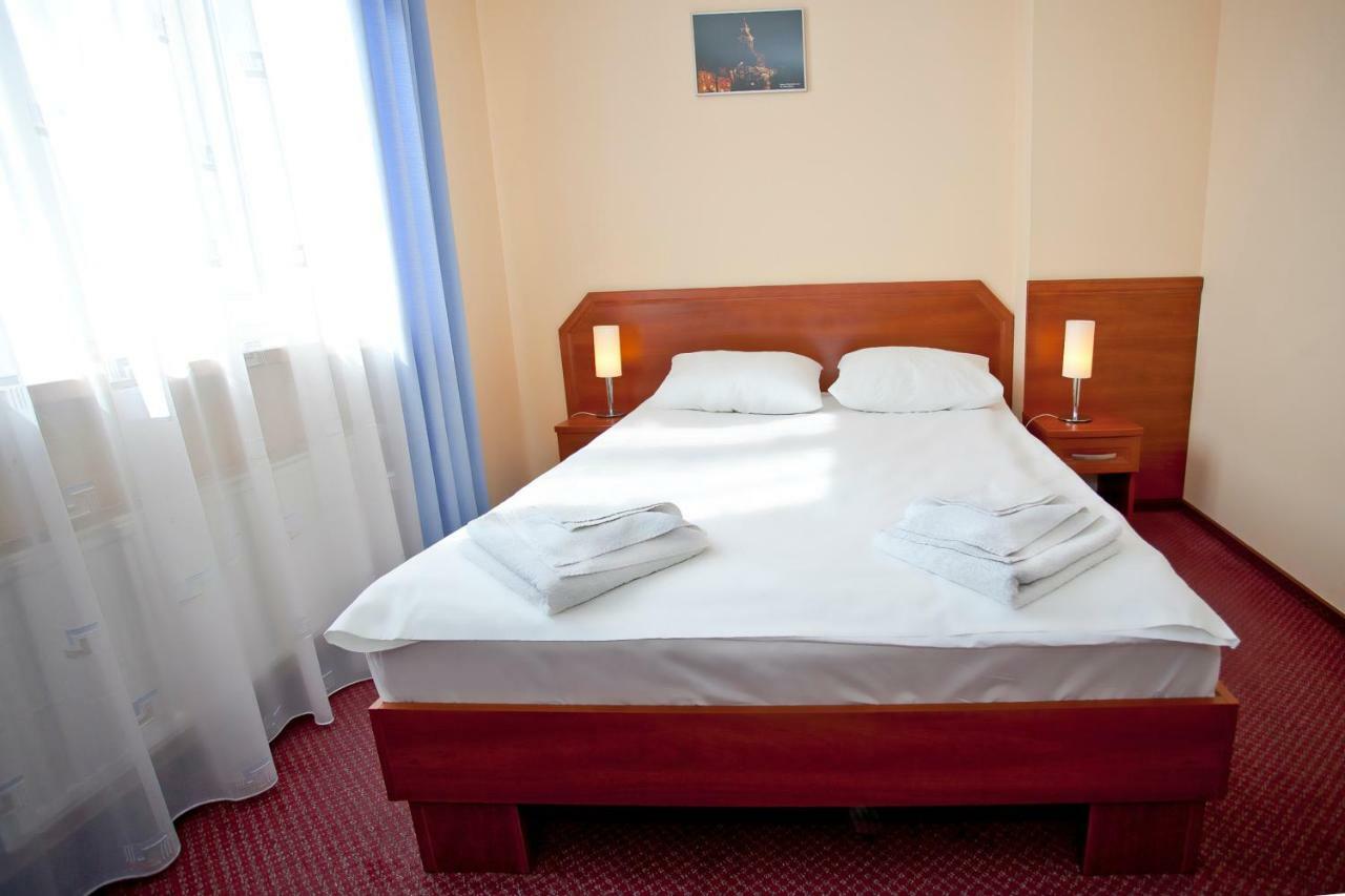 Hotel Restauracja Leliwa Przeworsk Extérieur photo