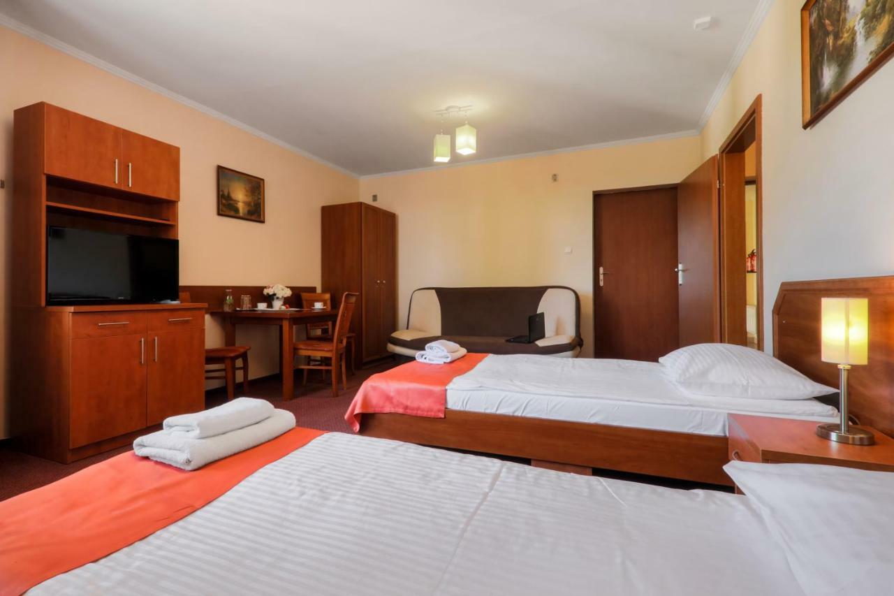 Hotel Restauracja Leliwa Przeworsk Extérieur photo