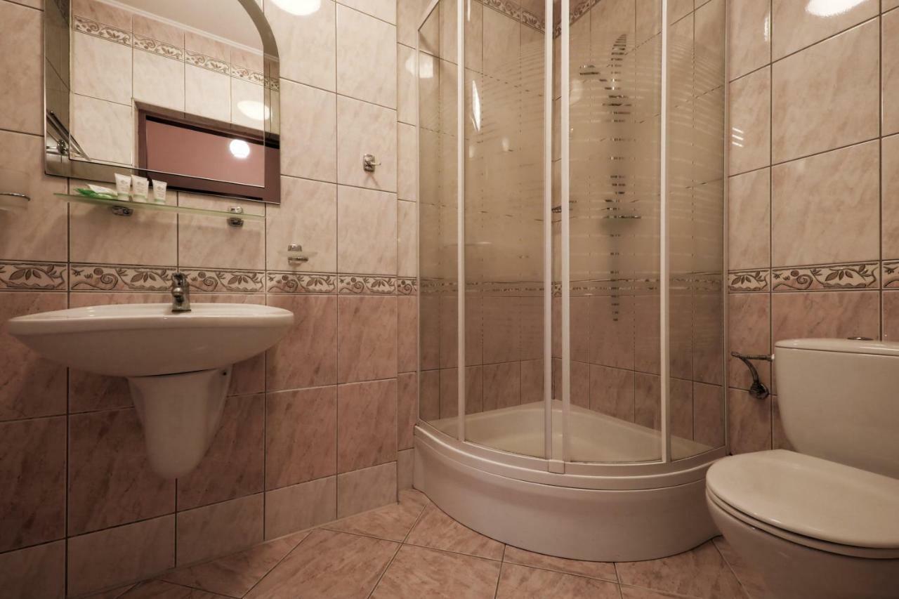 Hotel Restauracja Leliwa Przeworsk Extérieur photo