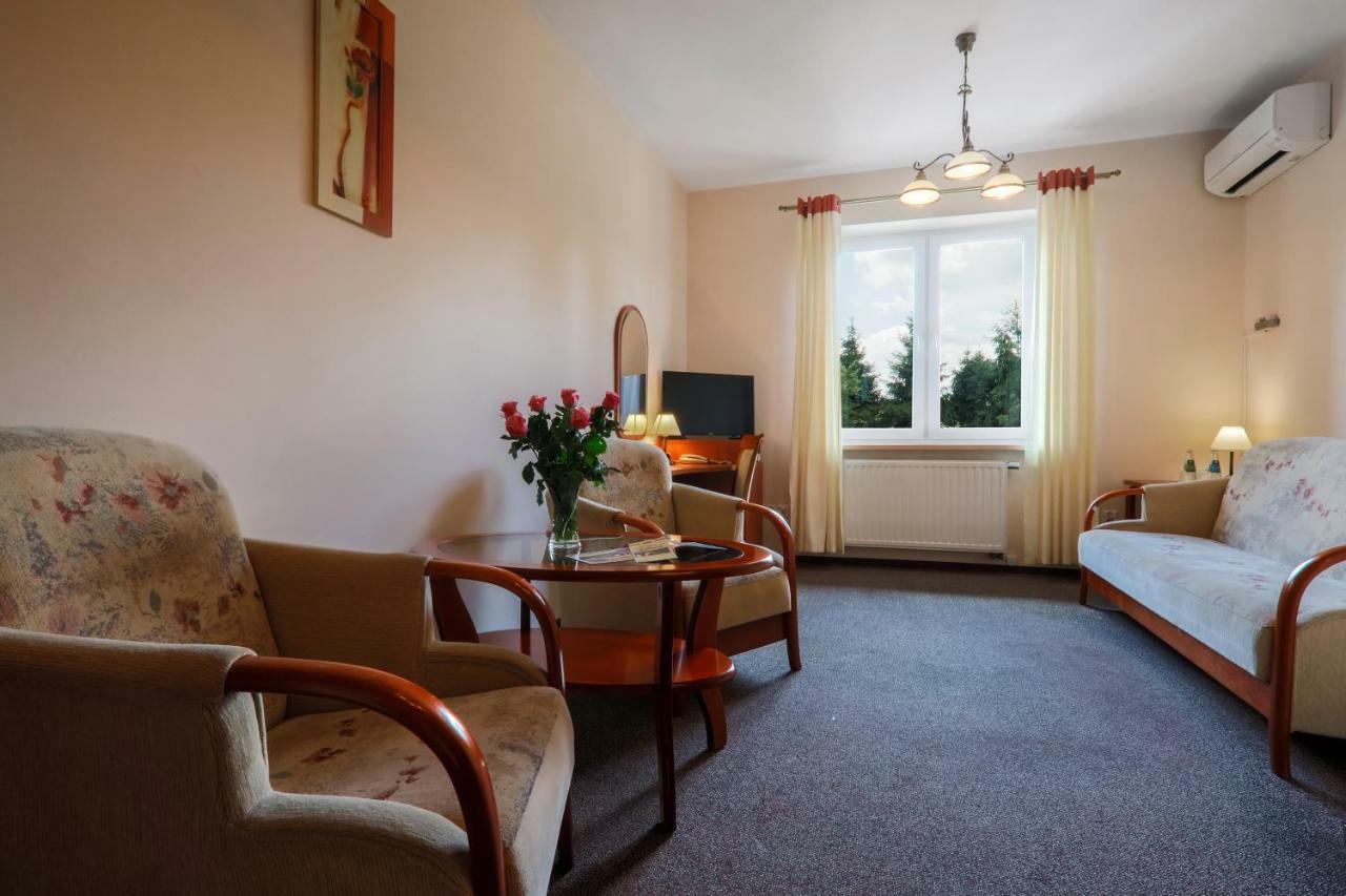 Hotel Restauracja Leliwa Przeworsk Extérieur photo
