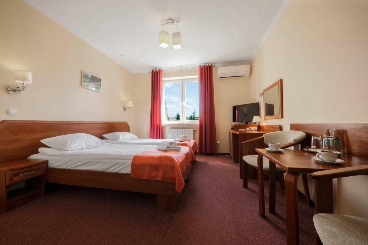 Hotel Restauracja Leliwa Przeworsk Extérieur photo