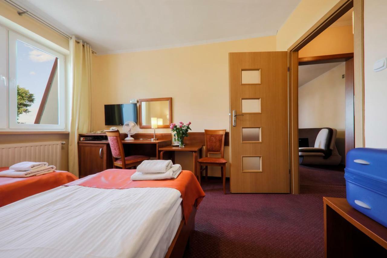 Hotel Restauracja Leliwa Przeworsk Extérieur photo