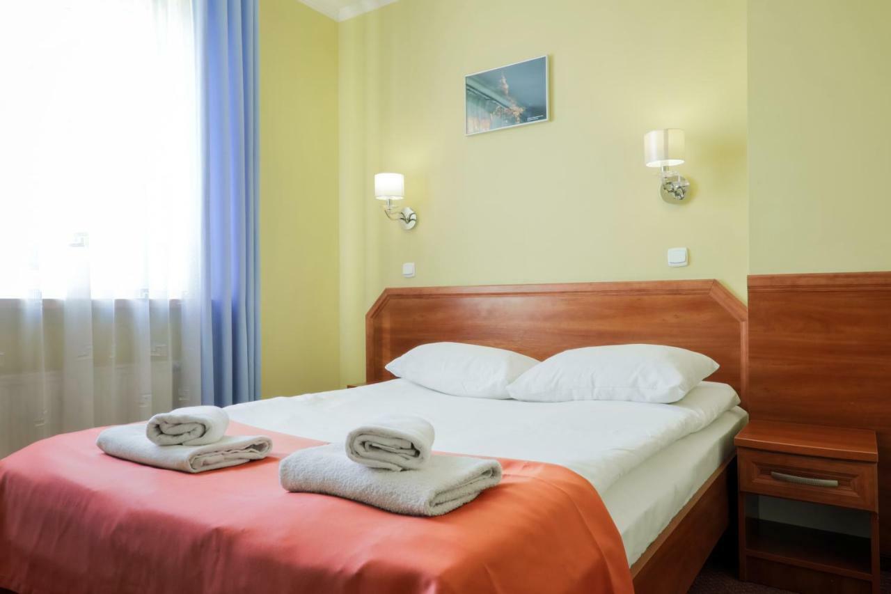 Hotel Restauracja Leliwa Przeworsk Extérieur photo