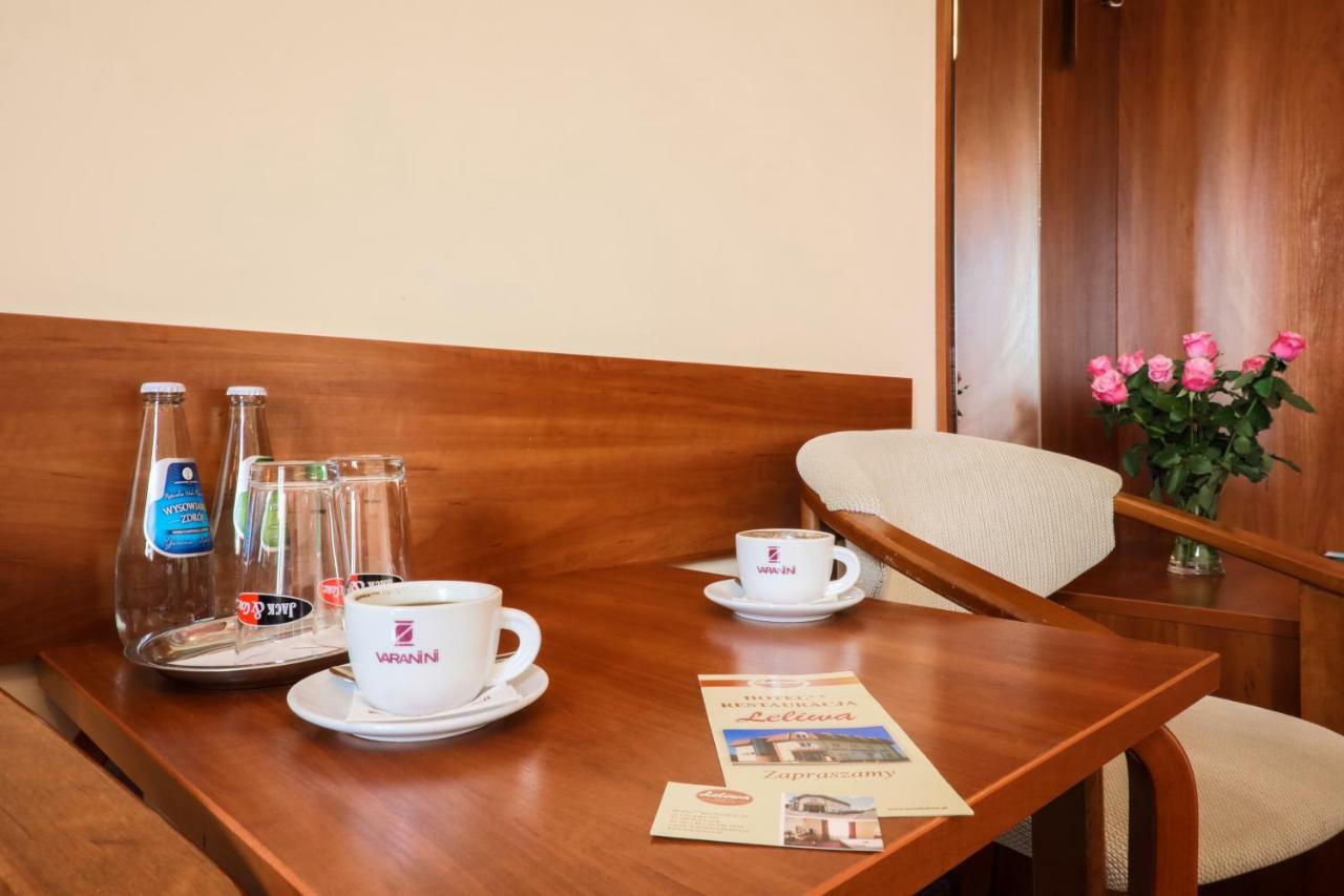 Hotel Restauracja Leliwa Przeworsk Extérieur photo
