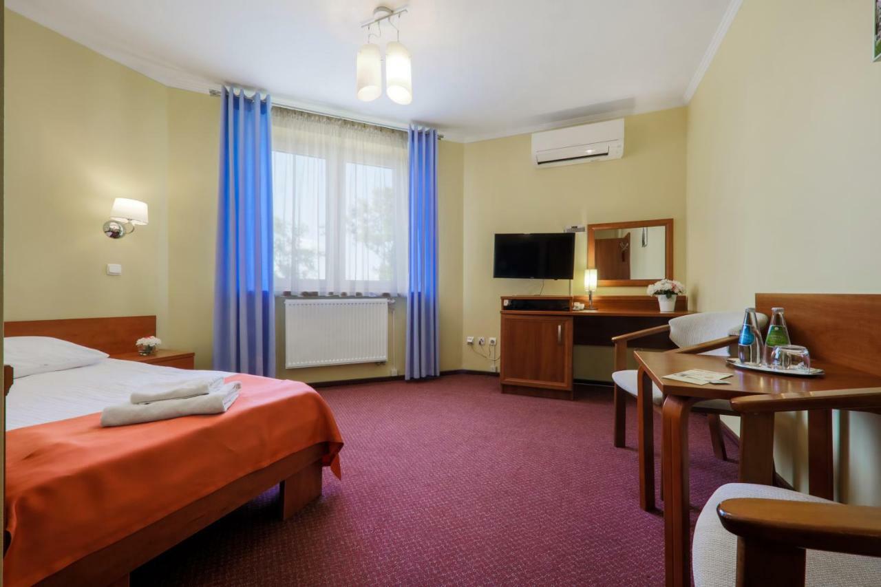 Hotel Restauracja Leliwa Przeworsk Extérieur photo